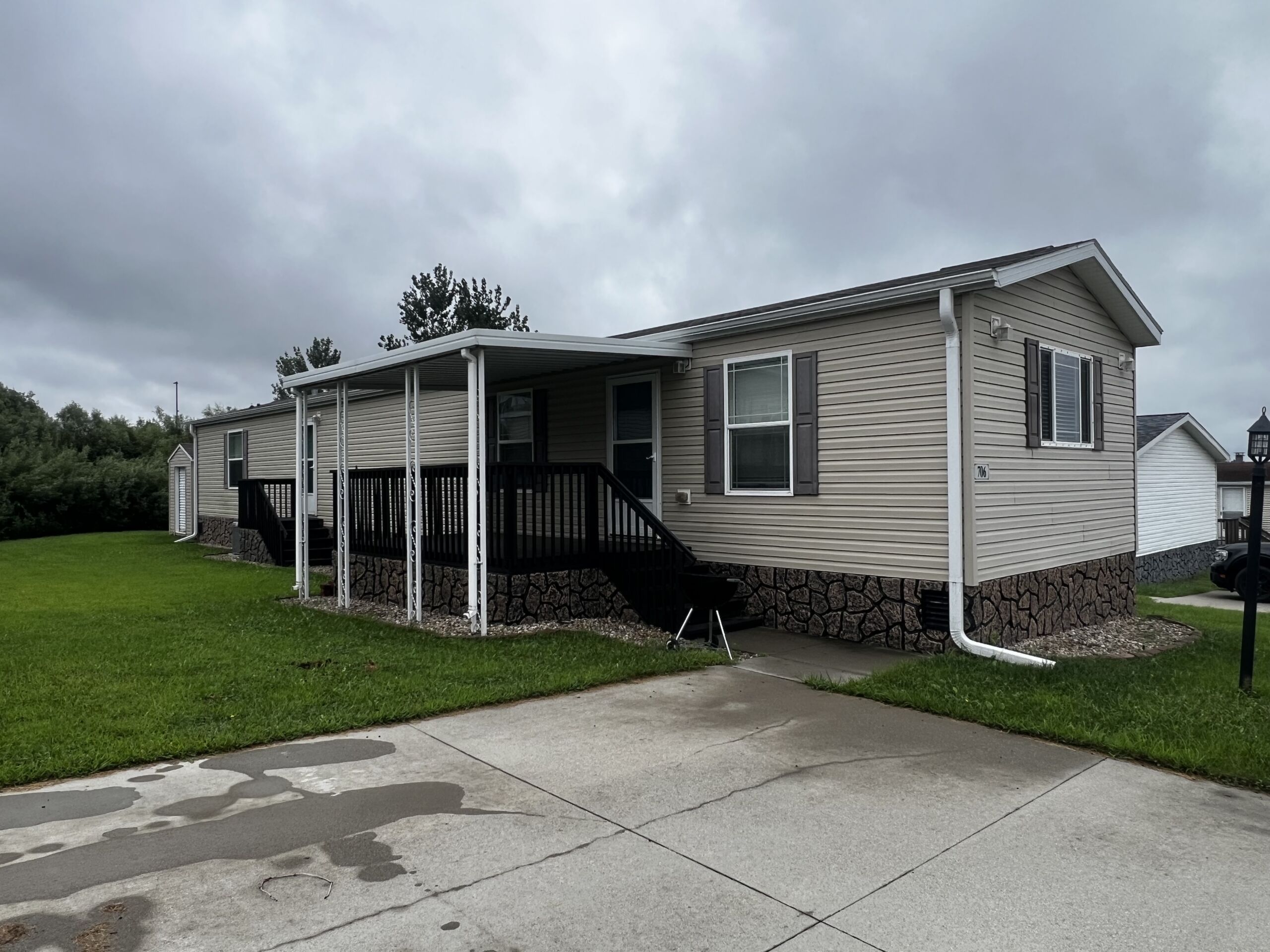 Clay siding and vinyl brown